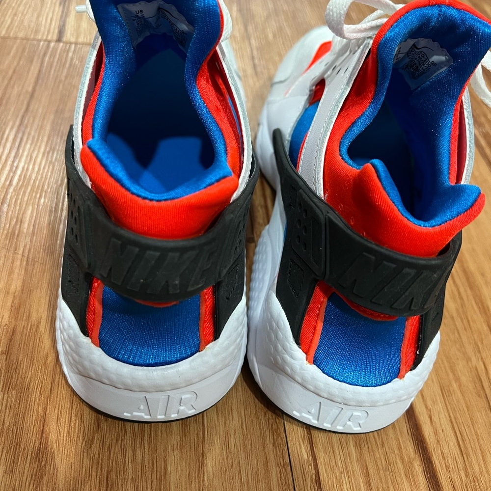 Women’s Nike Air Huarache - new without tags. Never worn - Picture 4 of 12
